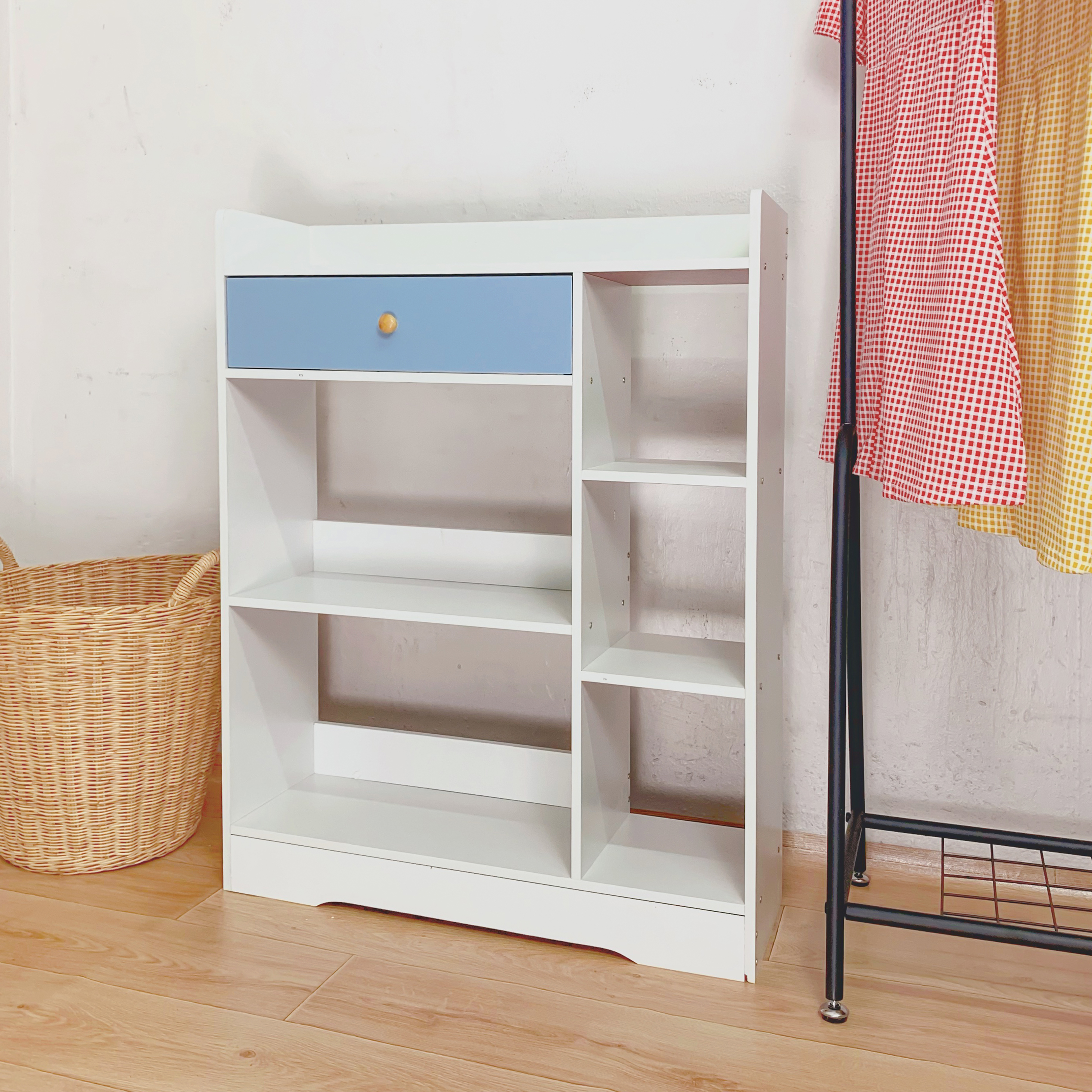 ชั้นวาง ชั้นวางหนังสือ ชั้นวางสไตล์มินิมอล ชั้นกว้างวางของได้เยอะ รับน้ำหนักได้ดี