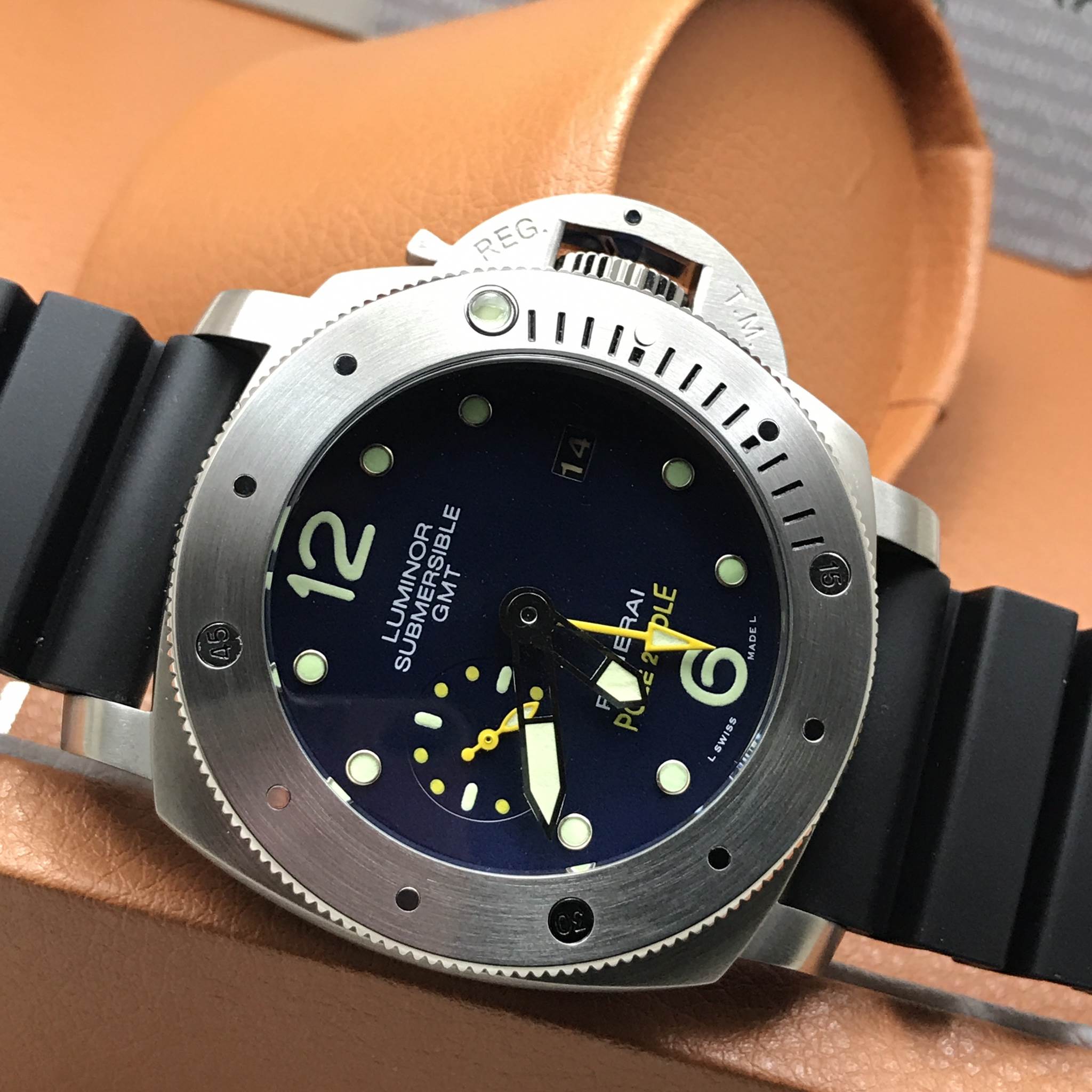 นาฬิกา Panerai รุ่น Luminor Submersible GMT Pole 2 Pole สีดำ