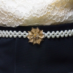 เข็มขัดไข่มุกเส้นเล็กสวยๆ หัวรูปดอกไม้บ้าน ใส่ชุดแต่งงาน