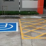 ตีเส้นจราจรช่องจอดรถเส้นทางเดินภายในโรงงานด้วยสีเทอร์โมพลาสติก