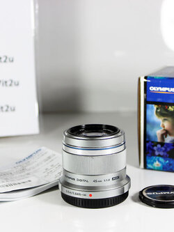 เลนส์ Olympus M. Zuiko Digital 45mm f/1.8 สี silver