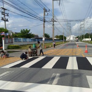 ตีเส้นจราจรภายในโรงงาน